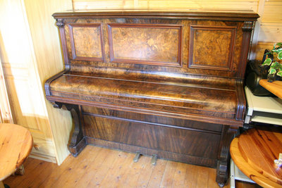 Hillier piano