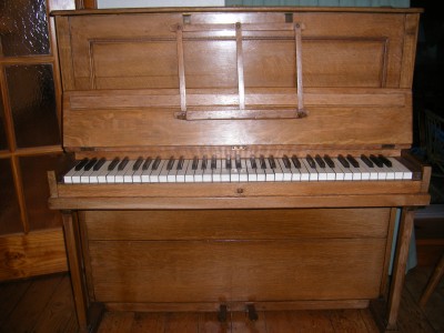 photo of my 'ships piano'