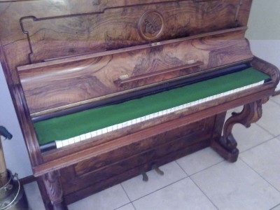 RosewoodPiano1.JPG