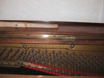 piano 012.JPG