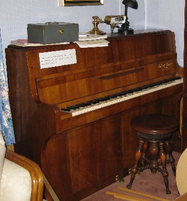 Evelyns piano2.jpg